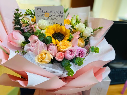 鲜花表温情  患者致谢医护人员-贵阳正宇铁路医院